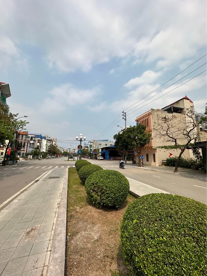 Bán đất tặng nhà 80m² mặt tiền 4m đường Nguyễn Văn Cừ, Nam Định - Giá 5.3 tỷ