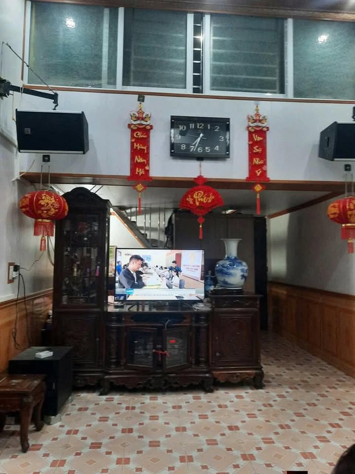 Nhà 2 Tầng 100m² Đông Nam - Kinh Doanh Sầm Uất Lê Hồng Sơn, Nam Định