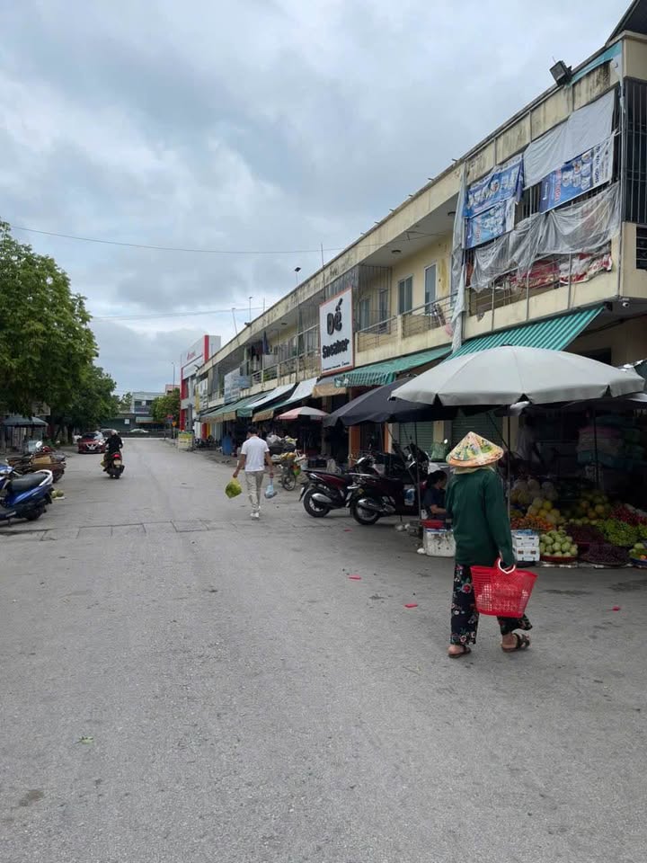 Shophouse Quang Xuong 75m2 gia 1 ty - Mat tien kinh doanh