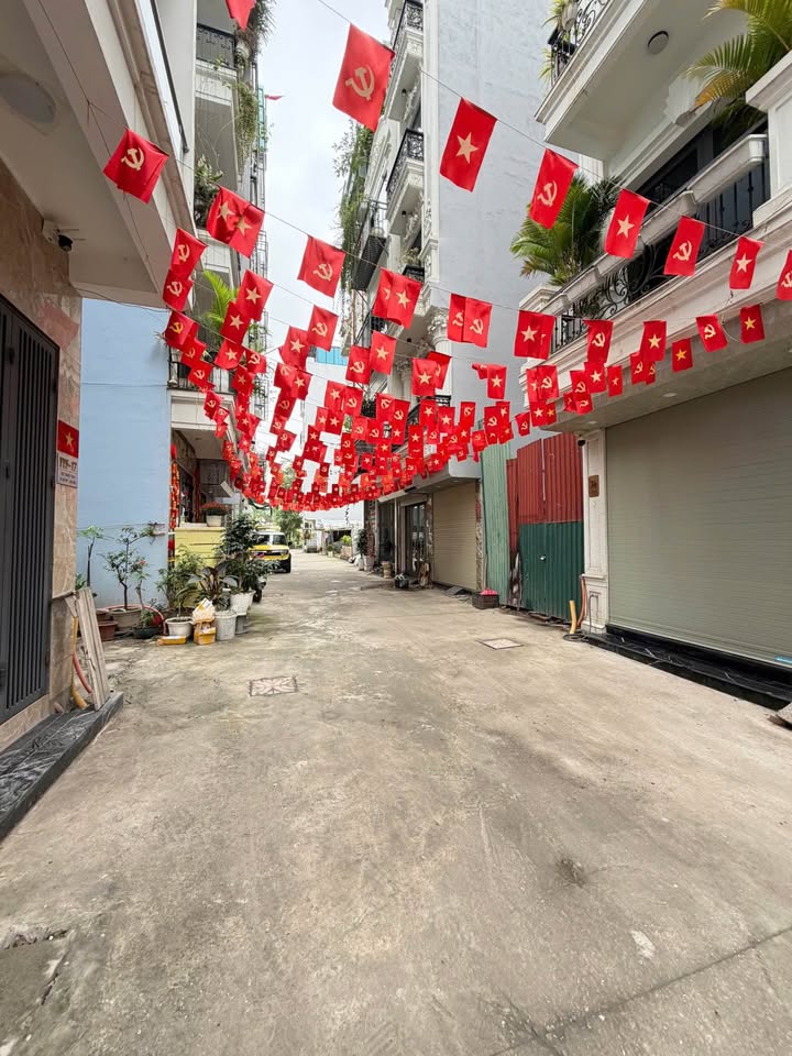 Đất TĐC Ngọc Thụy 30m² giá 9 tỷ - Sổ đỏ chính chủ