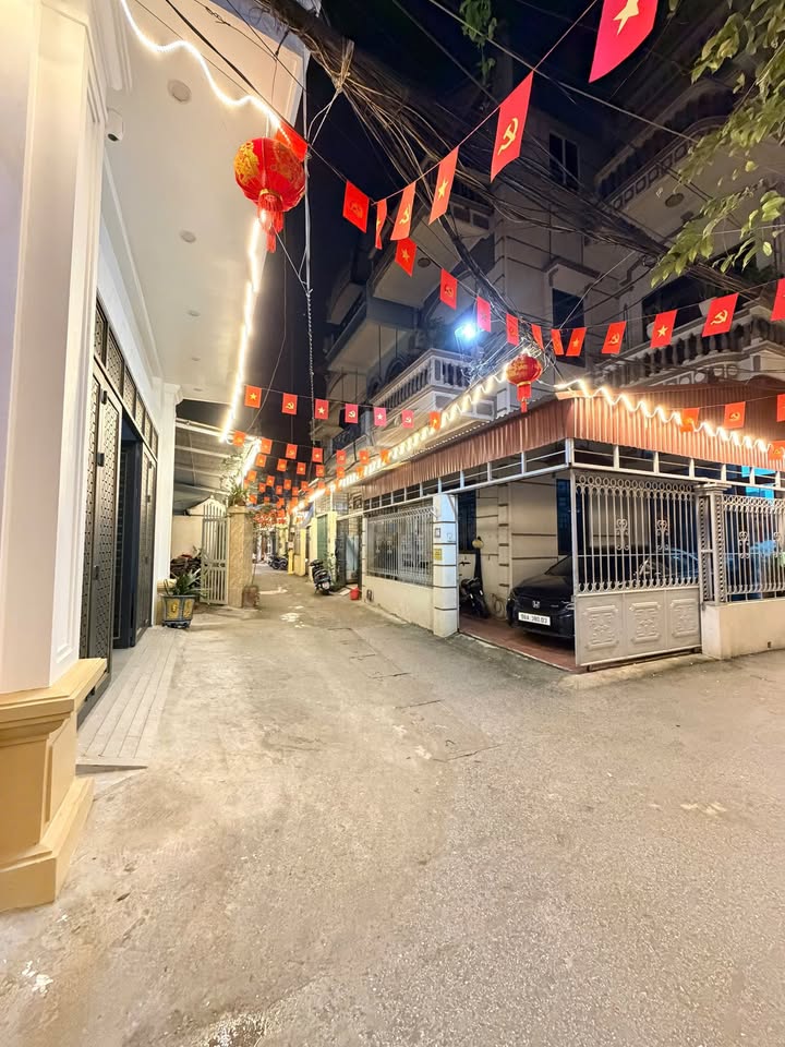 Nhà Nguyễn Văn Cừ 50m² 3 tỷ - Ô tô vào tận nhà