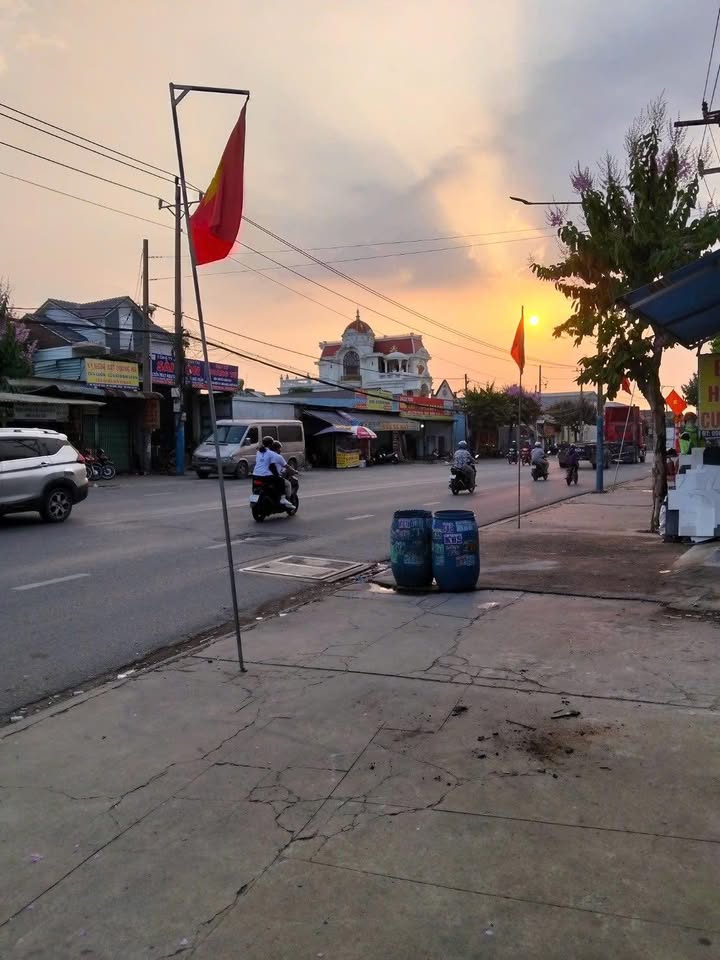 Mặt Bằng Kinh Doanh 200m² DT743 Dĩ An - Giá 8 Triệu/Tháng