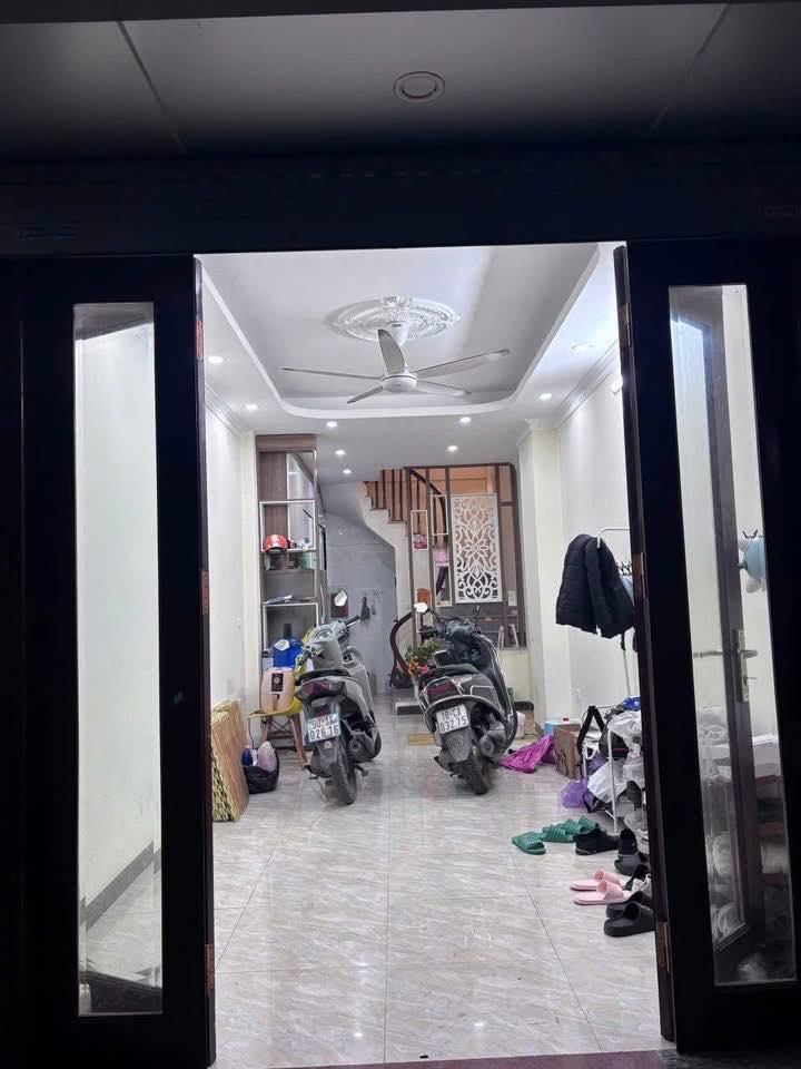 Cho thuê nhà 5 tầng Bát Khối, Long Biên - 32m², 8 triệu/tháng