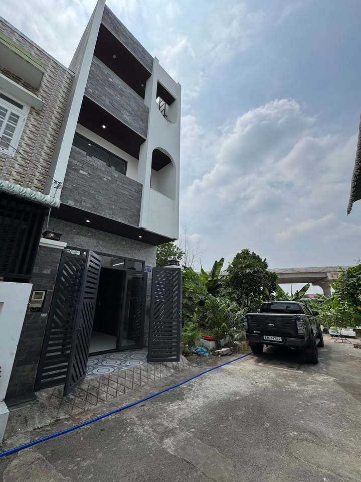 Bán Gấp Nhà Mới 4PN Kế Vinhomes Grand Park - 65m² - 5.5 Tỷ