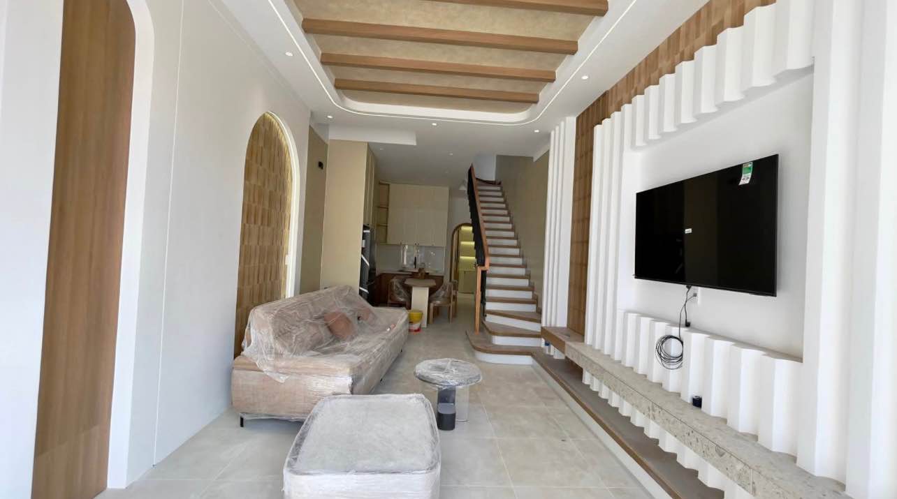 Nhà Mặt Tiền Hoàng Thế Thiện, Buôn Ma Thuột - 100m² Sổ Hồng, Tặng Full Nội Thất