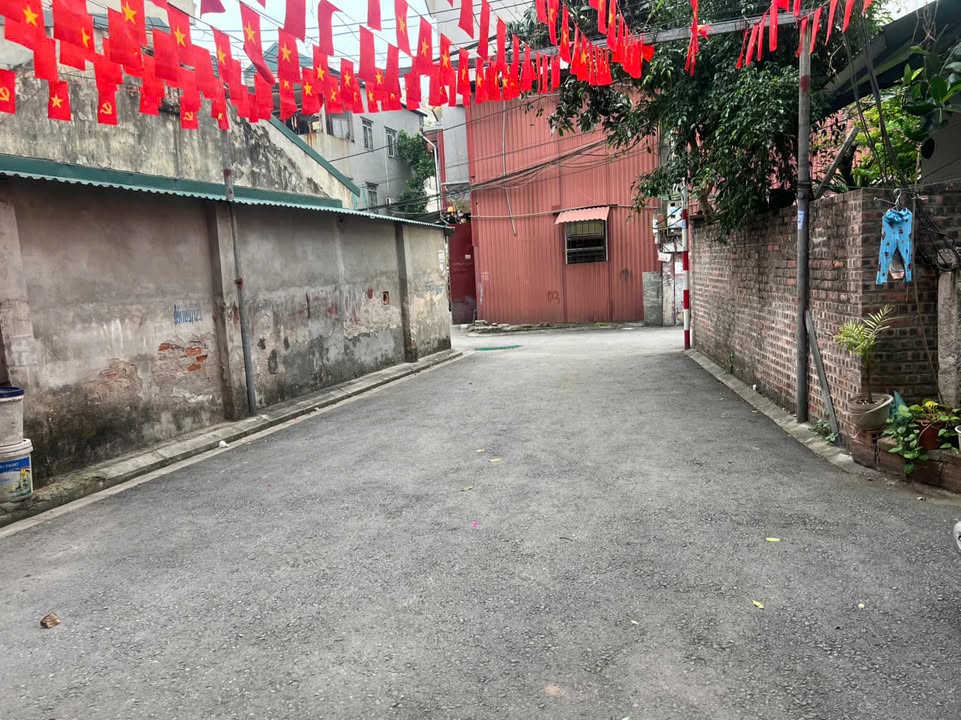 Bán nhà C4 lô góc 60m² TT Yên Viên, Gia Lâm - 5 tỷ, ô tô tránh