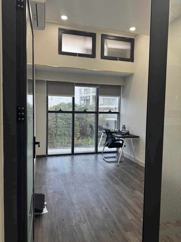 Cho thuê văn phòng The Sun Avenue Tháp 8, 40m² - Giá 15.5 triệu/tháng