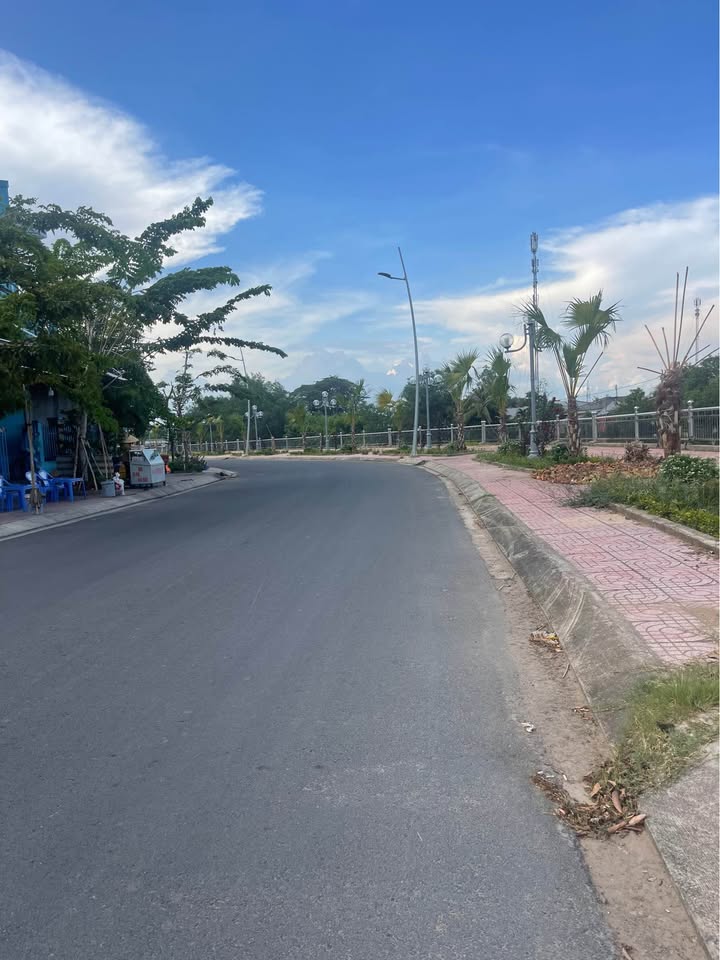 Đất nền đường Hoàng Hoa Thám Vĩnh Long 300m² giá thương lượng - Sổ đỏ chính chủ