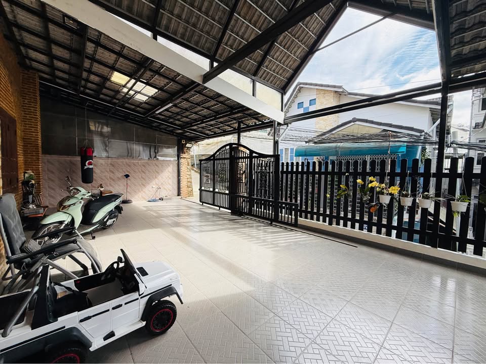 Nhà Lữ Gia Đà Lạt 208m² 8.5 tỷ - Ô tô vào tận nhà