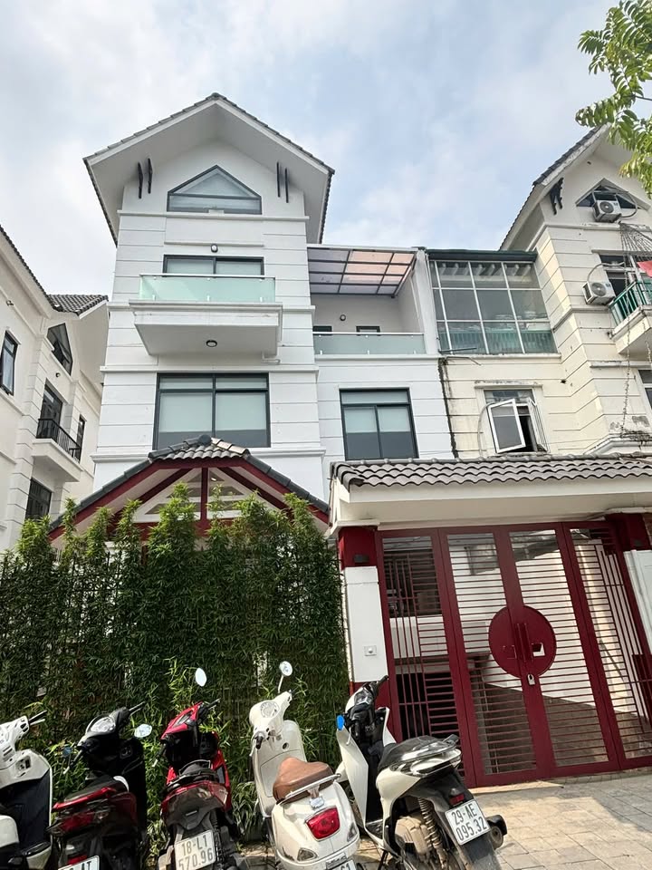 Nhà Nguyễn Văn Luyện Hà Đông 200m2 giá 180 triệu - Ô tô vào tận nhà