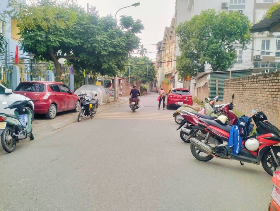 Bán đất Ngọc Thụy Long Biên 100m² - Ô tô tránh, vỉa hè, giá 13 tỷ