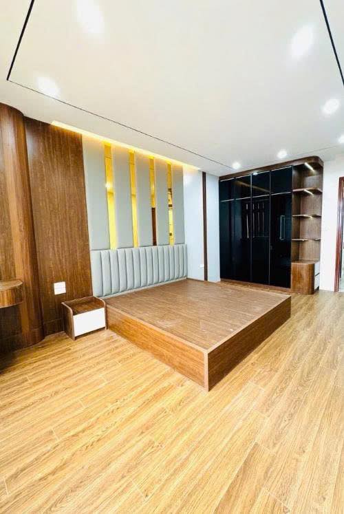 Nhà Trịnh Văn Bô 40m² x 5 Tầng - Lô Góc, Ô Tô Vào Nhà