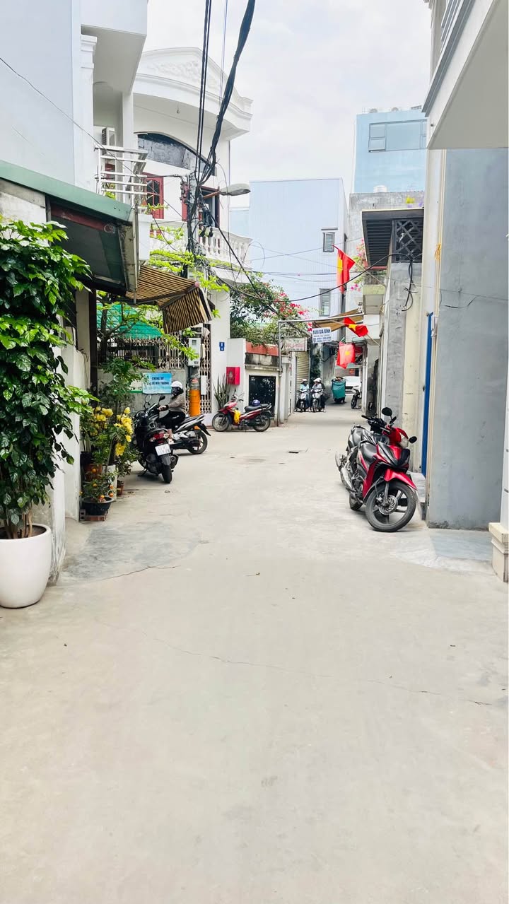 Nhà Ngõ Hồ Sen, Hải Phòng - 79m² 3 Tầng, Ô tô vào nhà, 5.05 Tỷ