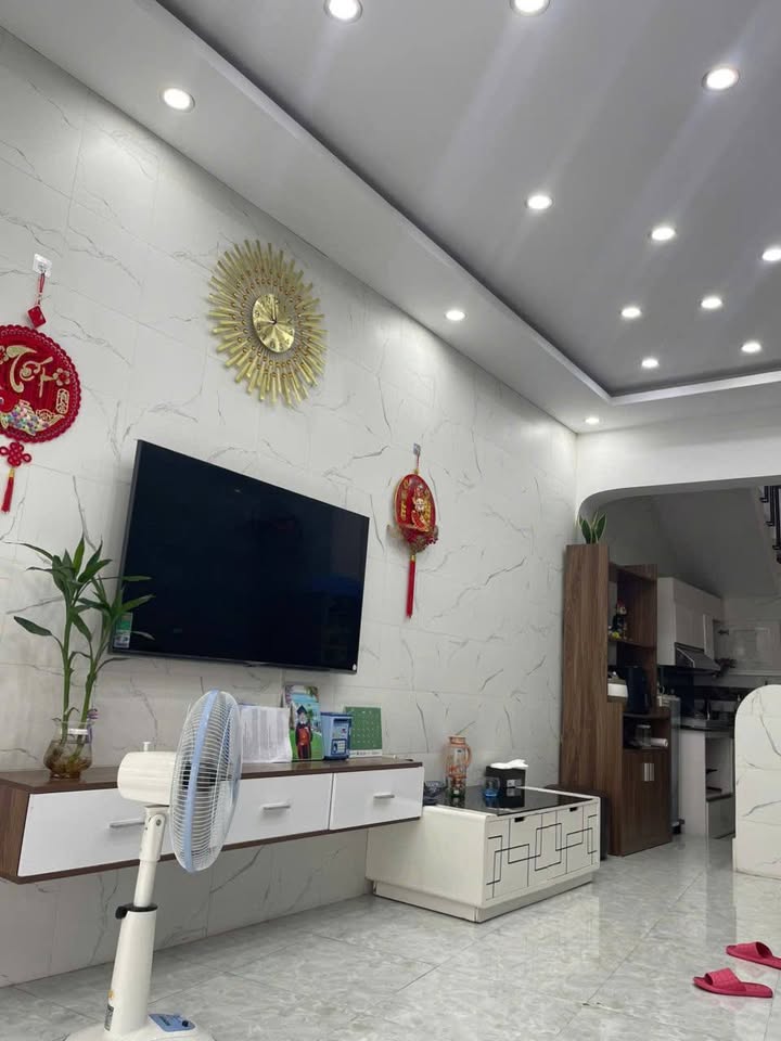 Nhà 32m² 3 Tầng, 2 Ngủ, 3 WC, Oto Đỗ Cửa - 2.05 Tỷ Tại Thiên Lôi, Hải Phòng