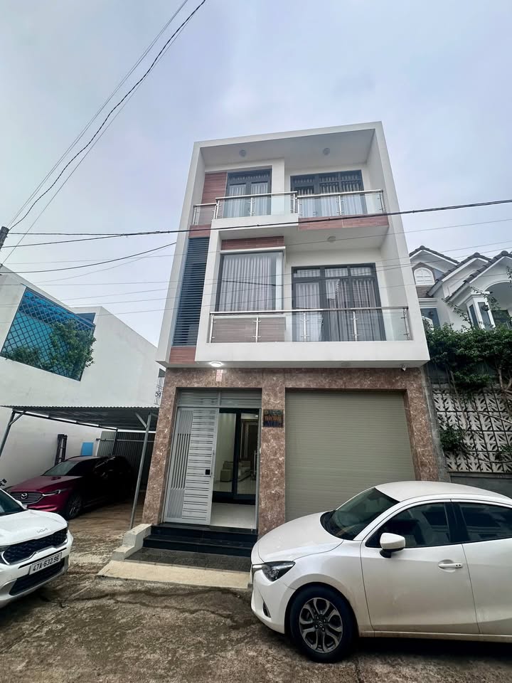 Nhà 3 tầng Trần Quý Cáp 96m² 10 triệu - Ôtô vào nhà