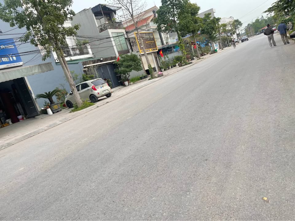 Nhà 100m² Sát BigC Thái Nguyên - Hơn 5 Tỷ, Đường 20.5m