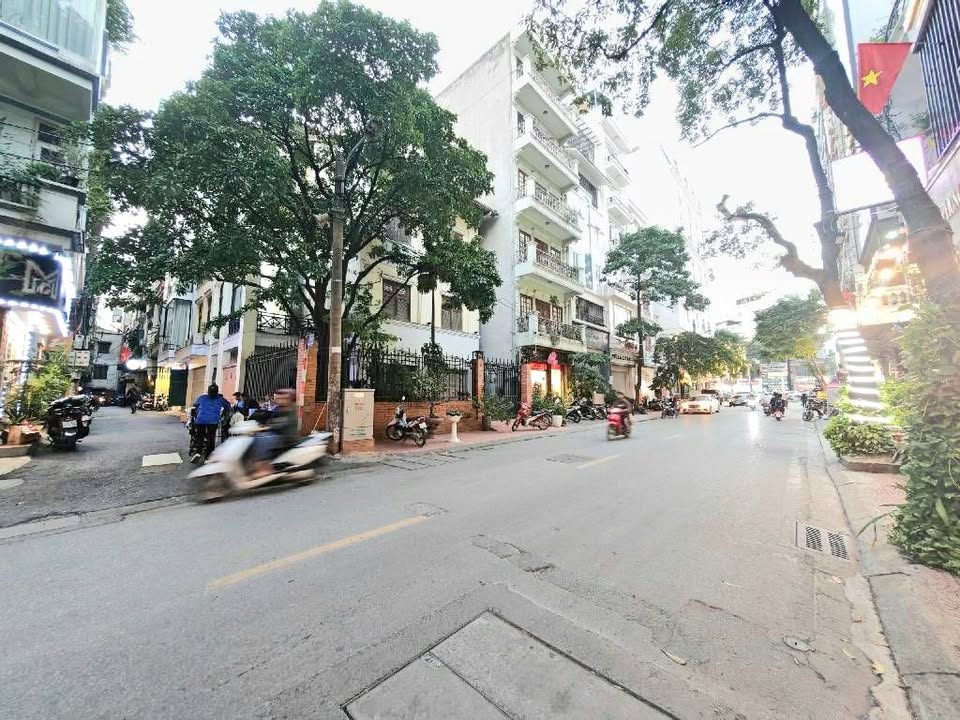 Nhà Phố Đỗ Quang, Cầu Giấy - 38m² x 5 Tầng, Ô tô vào nhà, Kinh doanh đỉnh