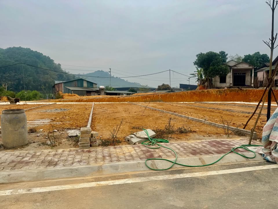 Bán Đất 120m² Chiêm Hóa, Tuyên Quang - Sổ Đỏ Thổ Cư, Gần QL50m