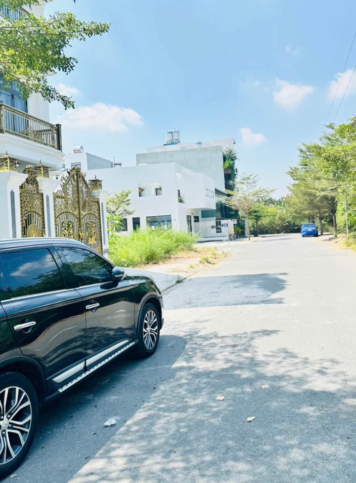 Đất nền Quận 7 - 180m² mặt tiền đường 16m, cách Lotte Mart 5 phút