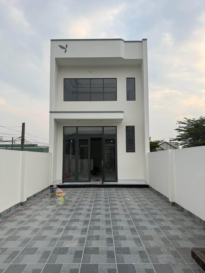 Nhà Gác Lửng 130m² Bến Cát - Sân Rộng Để 2 Xe Hơi, Giá 2.25 Tỷ