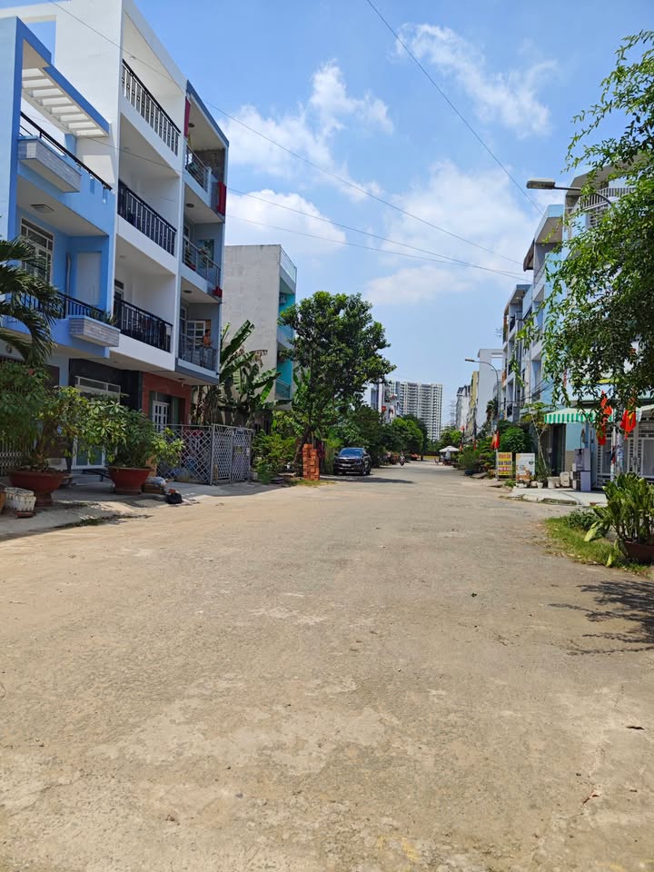 Nhà Quận 2 Nguyễn Duy Trinh 65m² giá 8 tỷ - Ô tô vào tận nhà