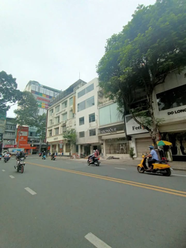 Nhà 2 mặt tiền Võ Văn Tần Q3 69m² 31 tỷ - Ô tô vào nhà