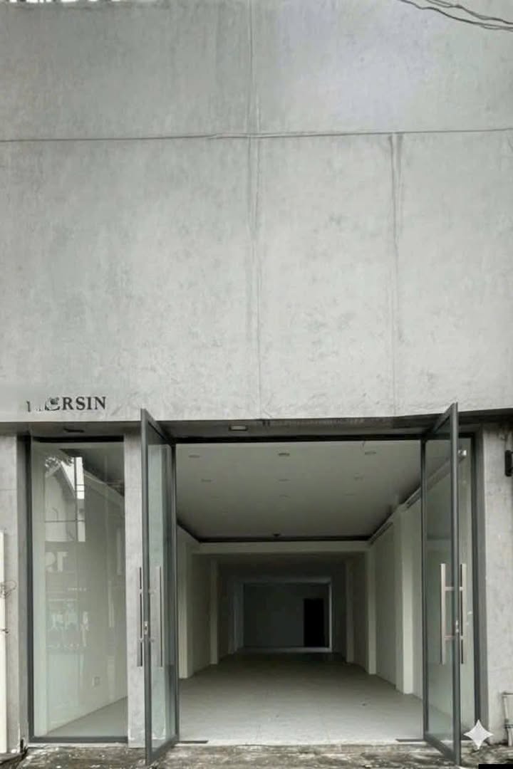 Nhà mặt tiền Yersin TDM 135m² 25 triệu - Ô tô vào nhà