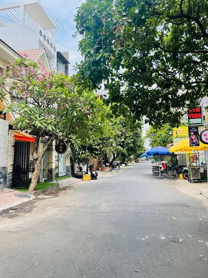 Nhà Phố Mặt Tiền Đường Số Tân Quy, Quận 7 - 4 Tầng, Giảm Sâu 1 Tỷ!