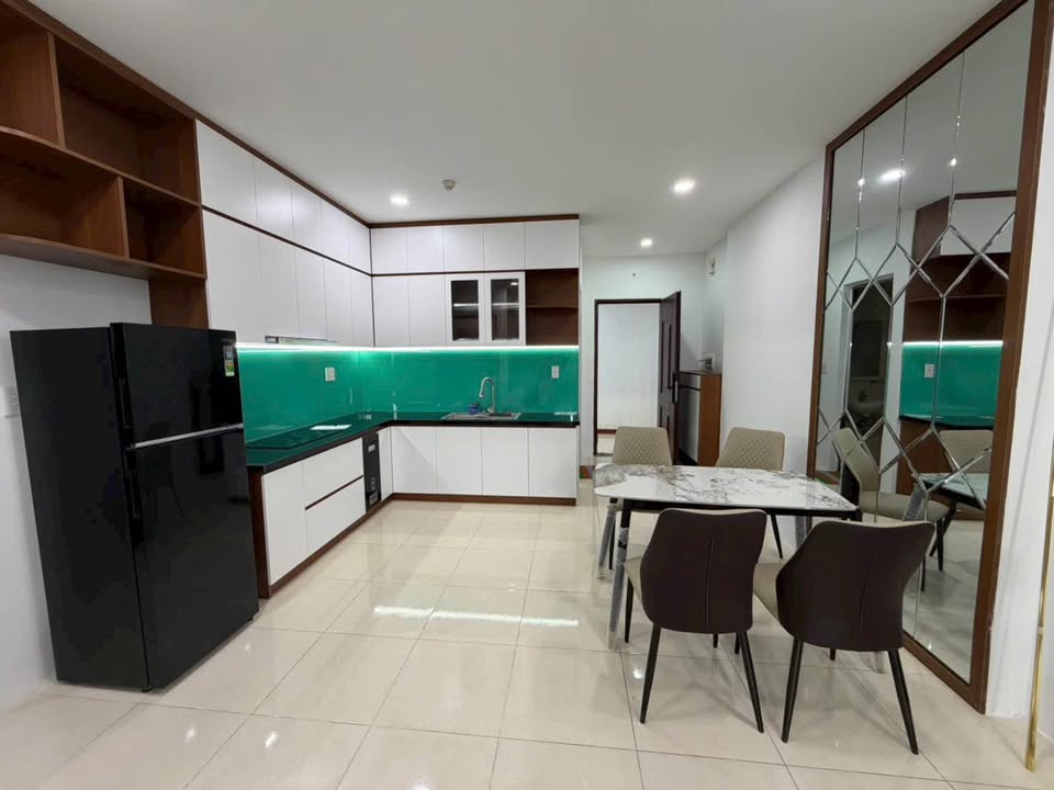 Cho thuê căn hộ góc 2 ban công, full nội thất, Quận Tân Bình - 10 triệu/tháng