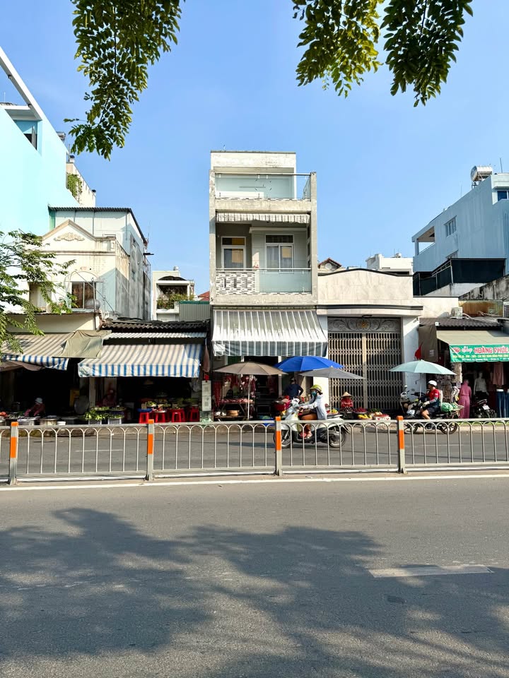 Nhà phố Tạ Quang Bửu Q8 48m² giá 11.5 tỷ - Ô tô vào nhà