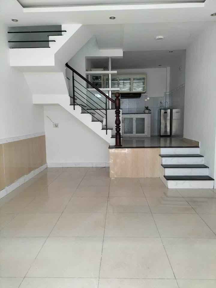 Nhà Hẻm Dương Đức Hiền, Tân Phú - 2PN, Hướng Đông, Giá 7 Triệu/Tháng