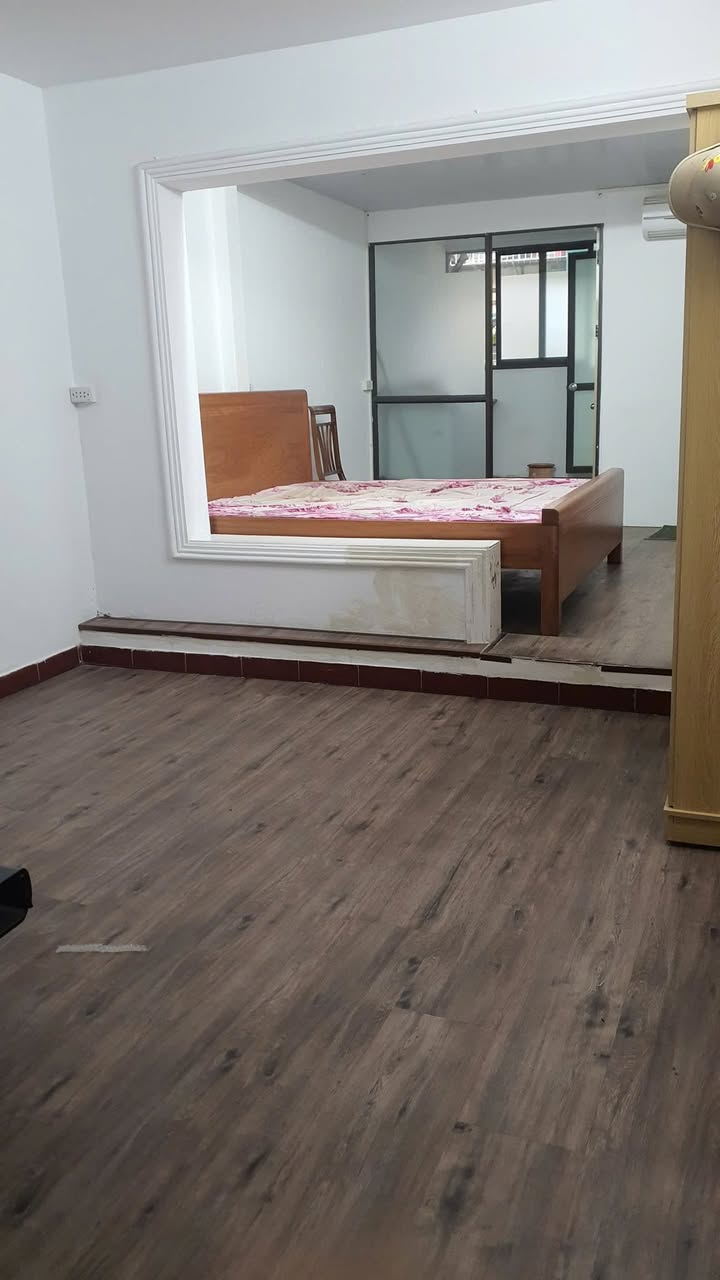 Cho thuê căn hộ tập thể tầng 3 Giải Phóng, 37m² - Giá 5.3 triệu/tháng