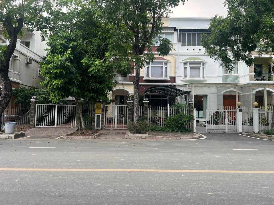 Biệt thự Mỹ Giang 1, Quận 7 - 210m² - 80 Tỷ - Sổ Hồng Sẵn Sàng