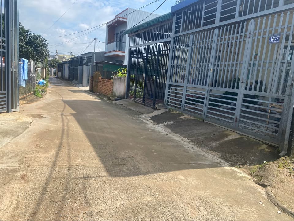 Đất Nền Đức Trọng 135m² - Hẻm Xe Hơi, Sổ Đỏ Sẵn Sàng