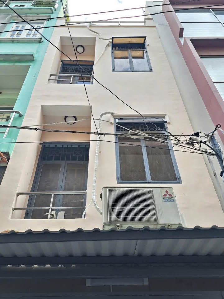 Cho Thuê Nhà Hẻm Xe Hơi CMT8, Q3 - 28m² | 2PN, 4 Tầng - Giá 10 Triệu