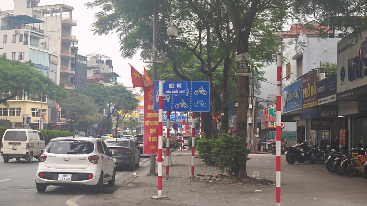 Nhà Nguyễn Văn Cừ 30m² hơn 7 tỷ - Ô tô vào tận nhà