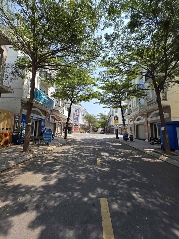 Nhà 2 Mặt Tiền Icon Central Dĩ An - 91m², 4PN, Sổ Hồng Hoàn Công