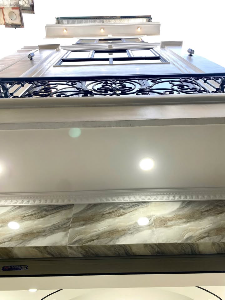 Nhà 5 tầng thang máy Cầu Diễn, 35m² - Giá 5 tỷ, ô tô đỗ cửa