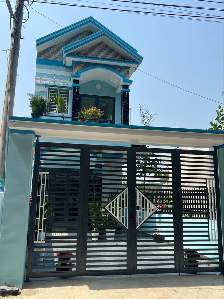 Nhà Mặt Tiền Tân Định, Dĩ An - 125m² Kinh Doanh, Chỉ 2.6 Tỷ