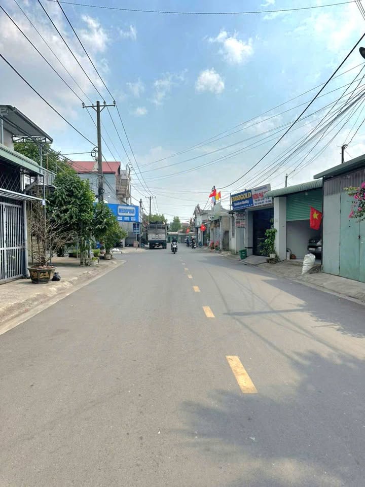 Nhà Mặt Tiền Kinh Doanh Biên Hòa 100m² - Sổ Hồng Riêng, Giá 3.7 Tỷ