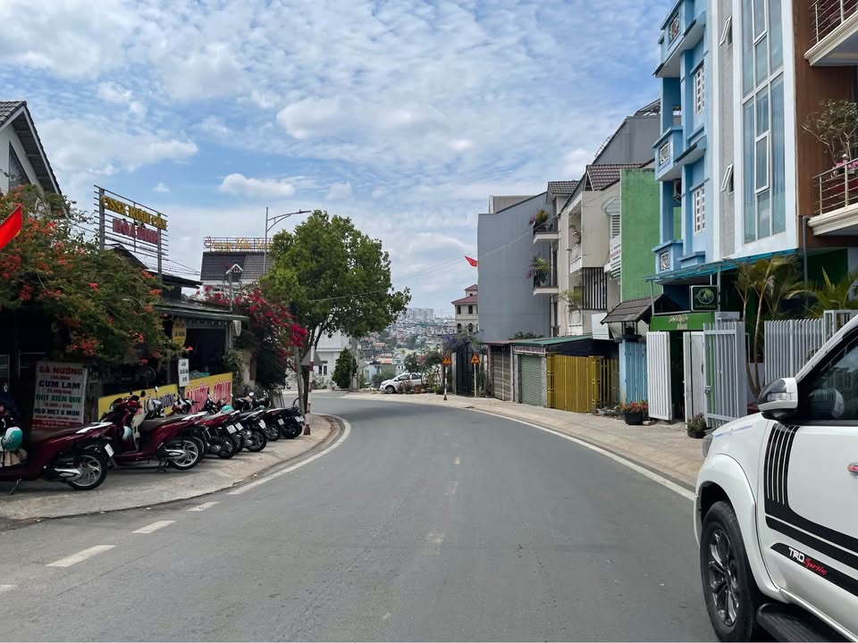 Nhà Phố 2 Tầng KQH Tô Hiến Thành, Đà Lạt - 80m² Sổ Riêng, Giá 8.2 Tỷ