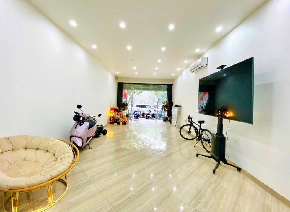 Nhà Mặt Tiền 100m² Kinh Doanh Sầm Uất, 7 Tầng Thang Máy - Thanh Trì