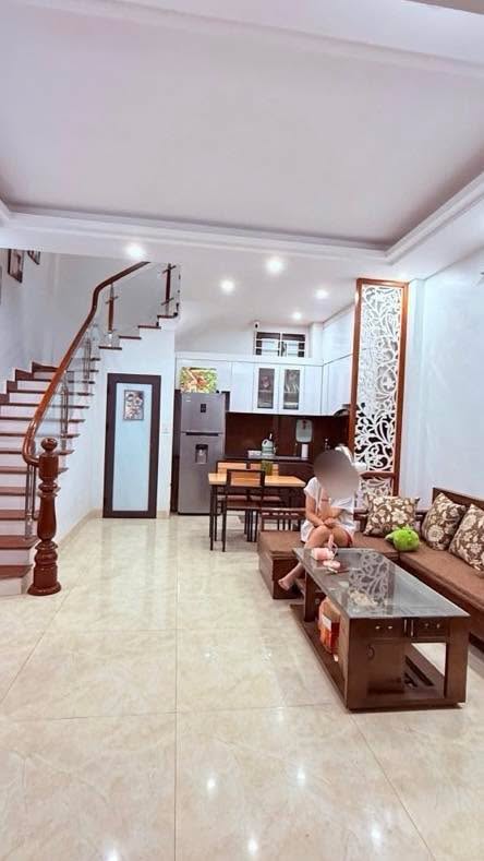 Nhà Lạc Long Quân Cầu Giấy 35m² 11.5 tỷ - Oto vào tận nhà