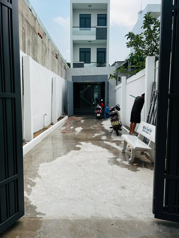 Cho thuê nhà 140m² Ngô Chí Quốc, Thủ Đức - Kinh doanh, Văn phòng, Gia đình