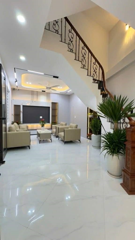 Nhà Phố Cảm Hội 62m² Hai Bà Trưng - Sổ Hồng Sẵn, Ô Tô Đỗ Cổng!