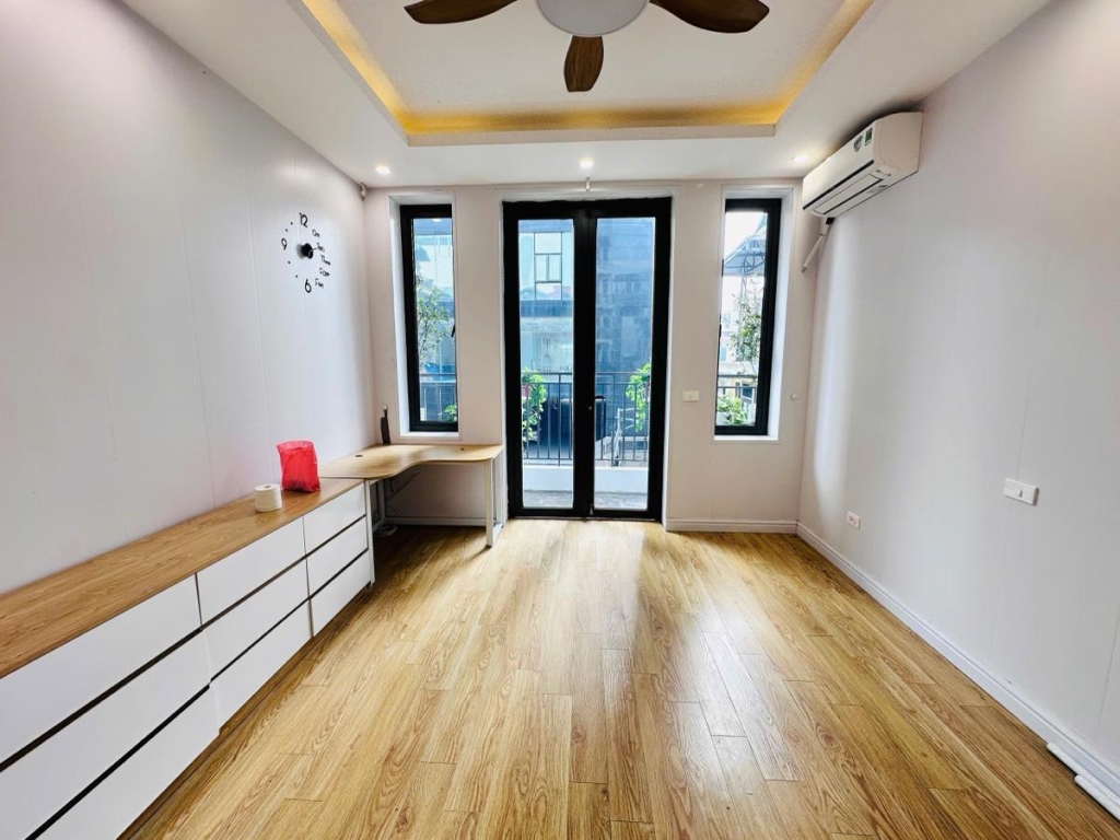 Bán nhà Hoàng Hoa Thám, Ba Đình 30m² giá 11.2 tỷ - Nhà đẹp ở ngay, tiện di chuyển!