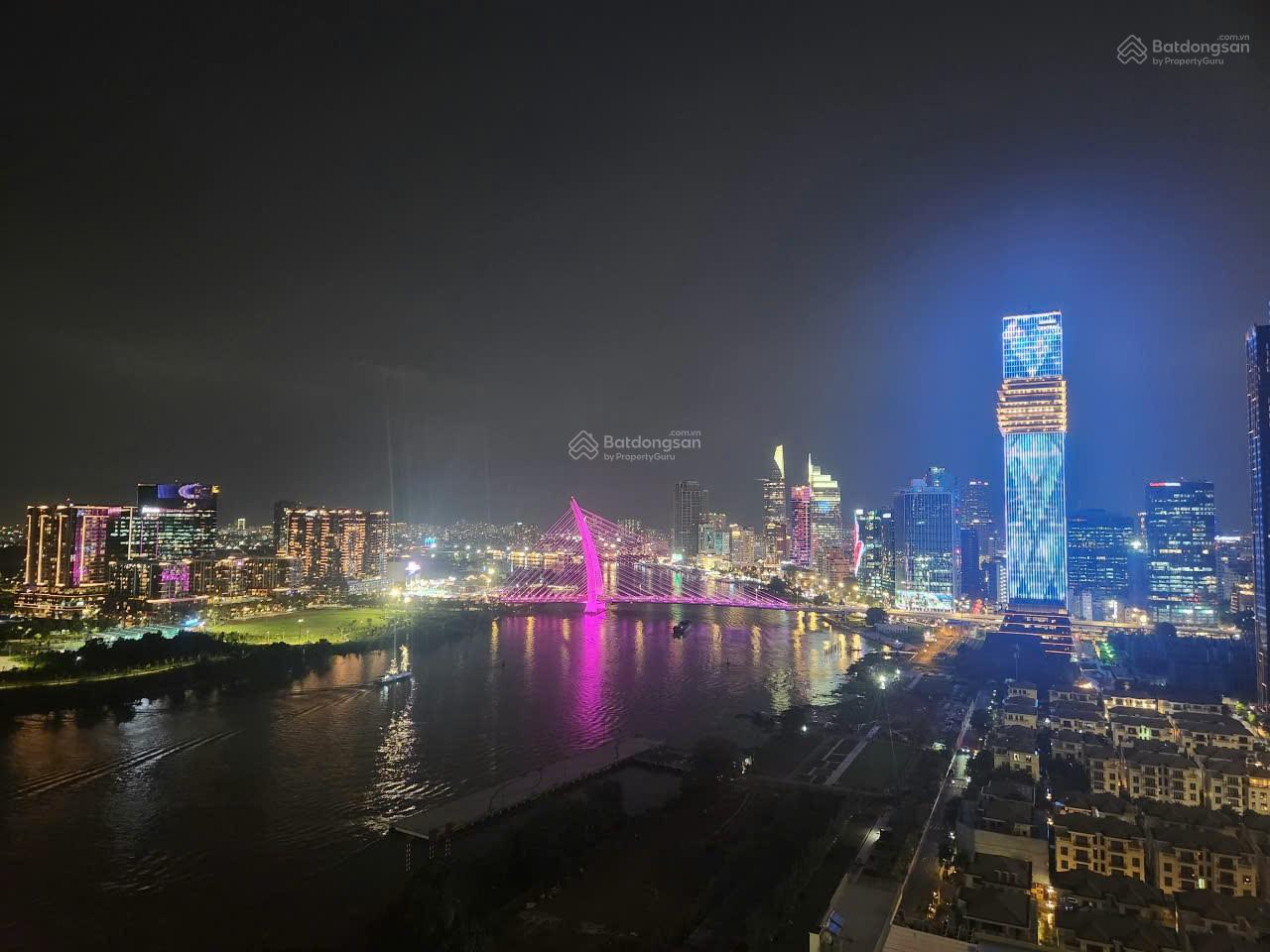 Căn hộ Vinhomes Golden River 122m² giá 52 triệu - View Sông Sài Gòn tuyệt đẹp!