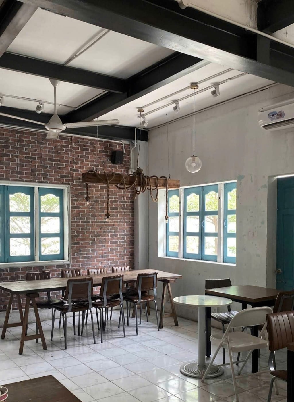 Đất vàng 1000m² Dương Quảng Hàm - Biệt thự 3 tầng và quán cafe - 100 tỷ