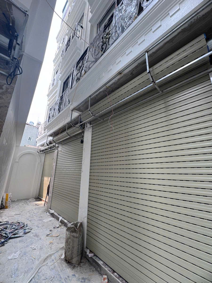 Nhà riêng Thạch Bàn 23m² giá 3.85 tỷ - Mới tinh, sổ đỏ chính chủ!