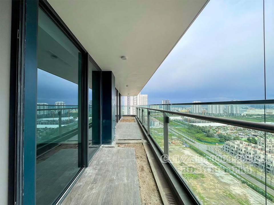 Cho thuê căn hộ Sunshine Golden River 161m² view Sông Hồng, giá 30 triệu/tháng